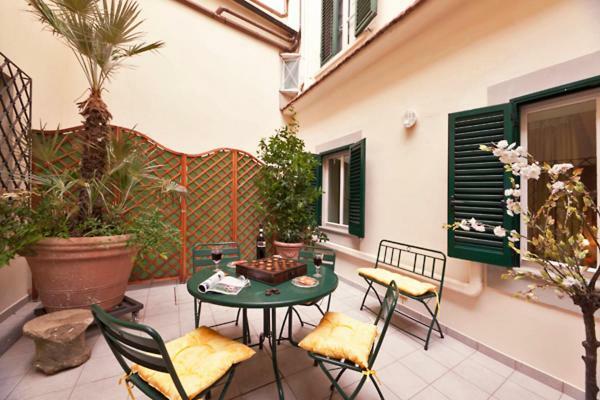 Via Dei Fossi Apartment Florenz Exterior foto